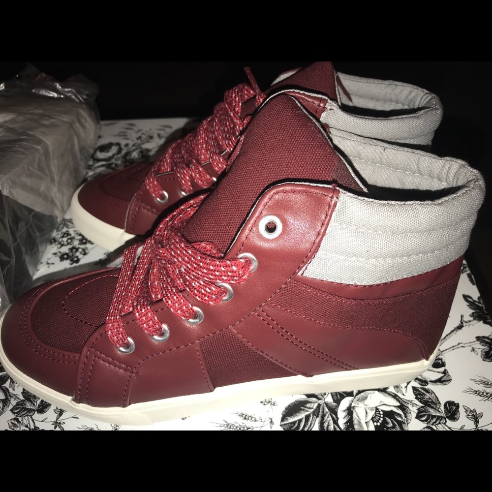 Canvass sneakers Boys size 5